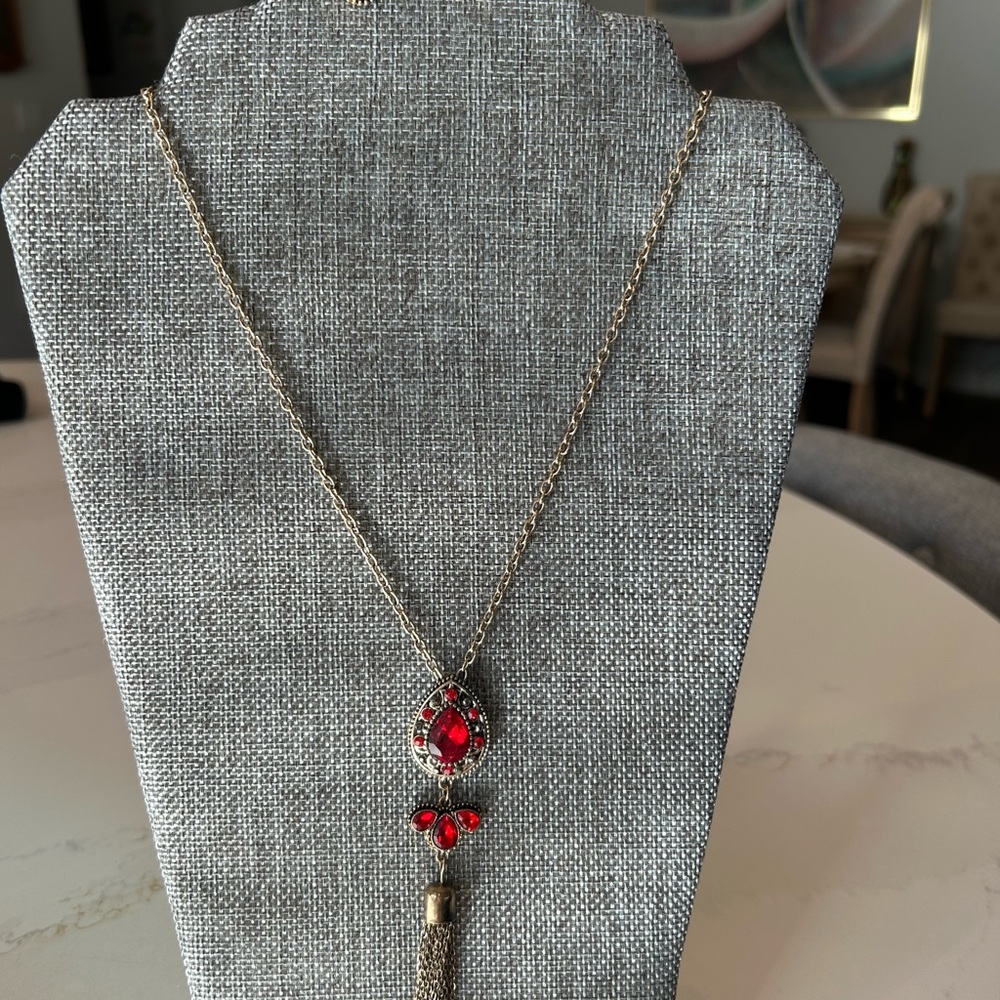 Elegant Red and Gold Pendant Necklace and earrings set